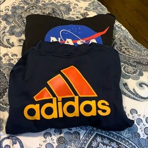 2 sweatshirts